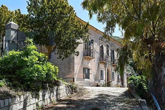 Casa in vendita in Giarratana, Chiaramonte Gulfi
