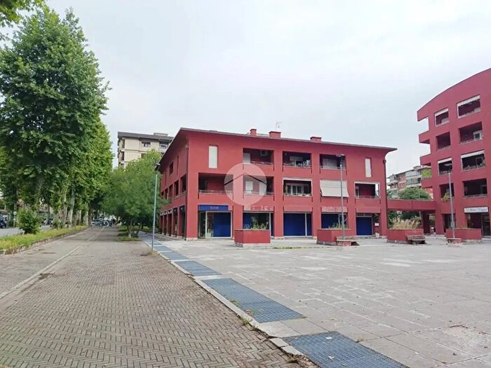 Appartamento trilocale in vendita in PZa Domenico Veneziano, Pistoia