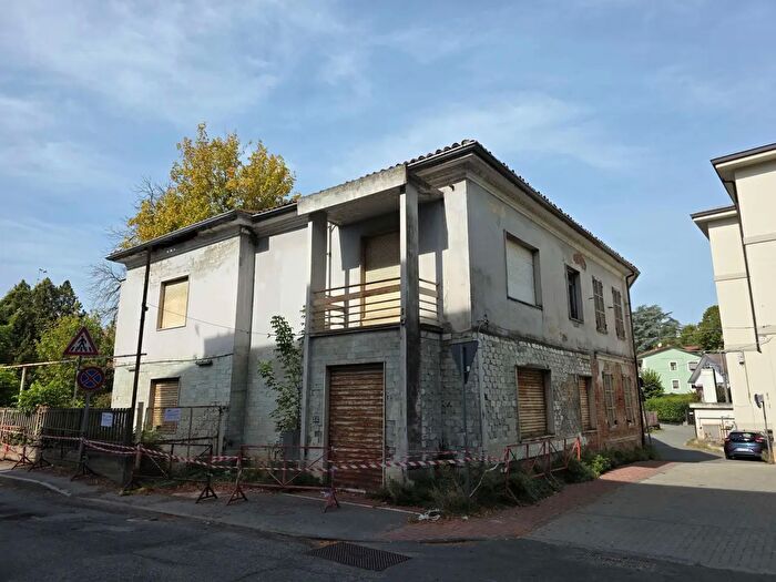 Casa con 15 locali in vendita in Piazza Giovanni Dossena, Alessandria