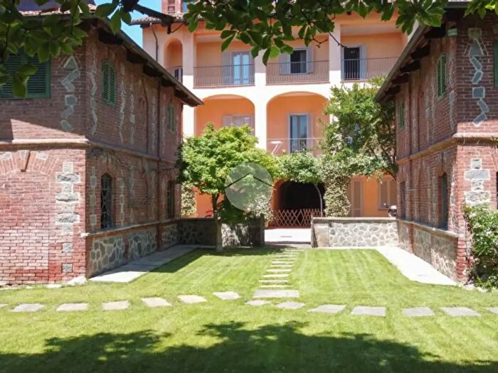 Casa con 12 locali in vendita in Via Giacomo Matteotti, Candelo