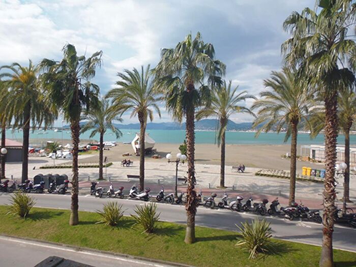 Appartamento con 5 locali in affitto in Sestri Levante