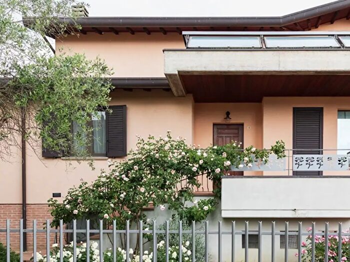 Casa quadrilocale in vendita in Via Antonio Costantini, Assisi