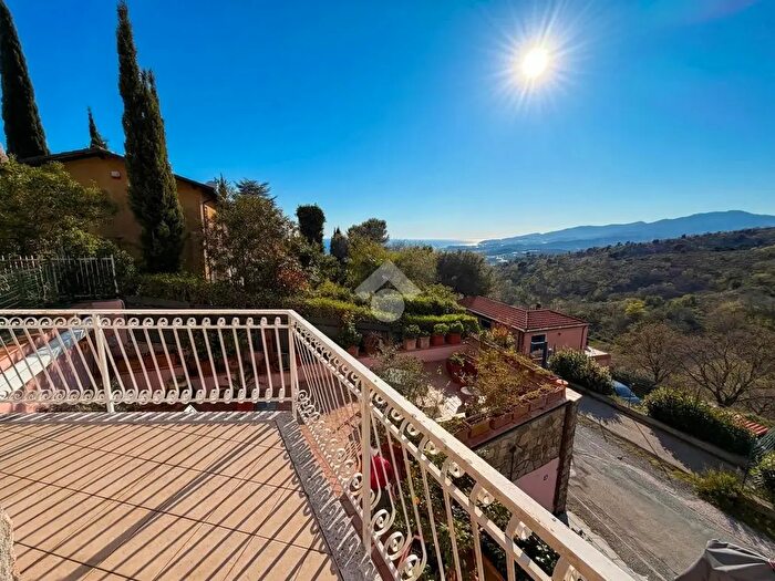 Casa quadrilocale in vendita in Strada S Antonio, Cipressa