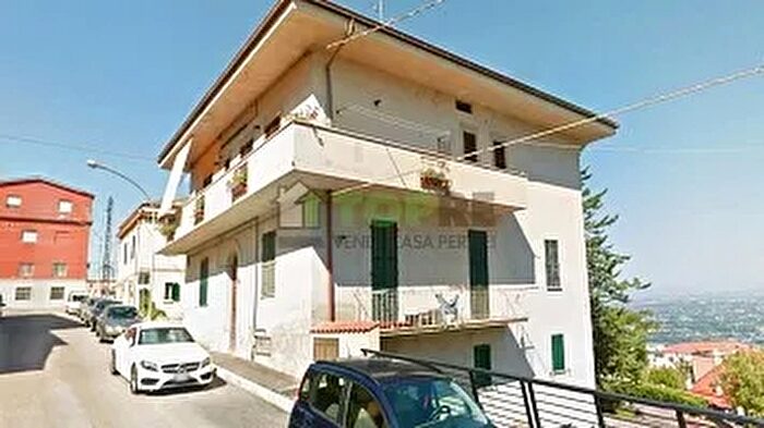 Casa con 8 locali in vendita in Chieti