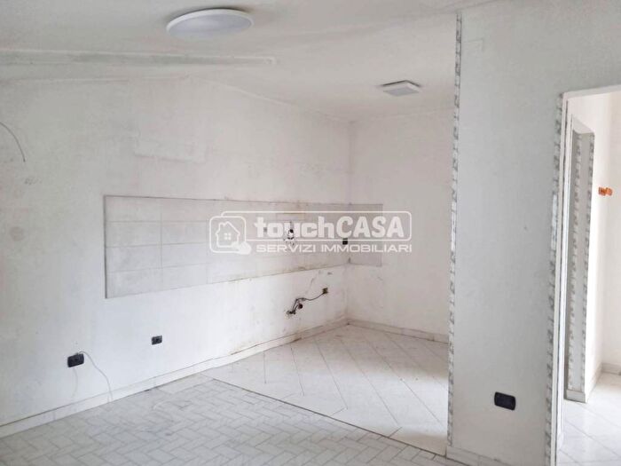 Appartamento trilocale in affitto in Via Fiume, Carinaro