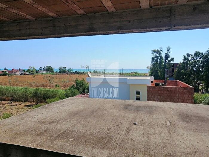 Casa con 10 locali in vendita in Via della Salvia, Crotone