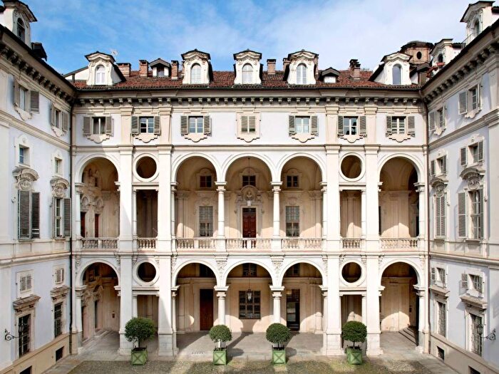 Appartamento trilocale in affitto in Via della Consolata, Quadrilatero Romano, Torino