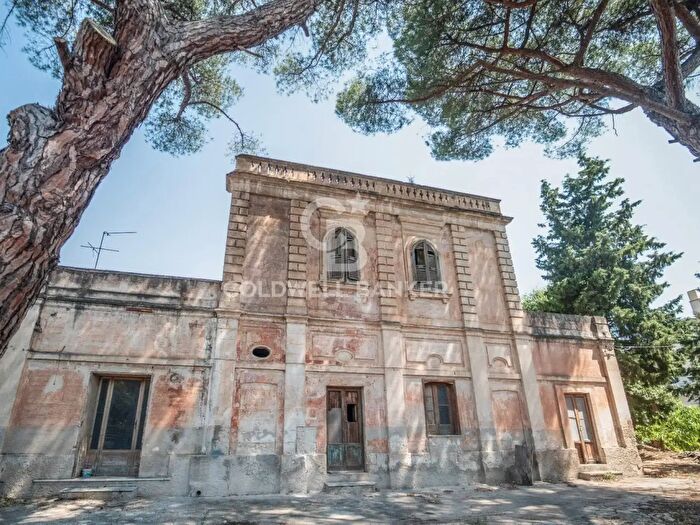 Casa con 10 locali in vendita in Via Madonna di Pompei, Grottaglie