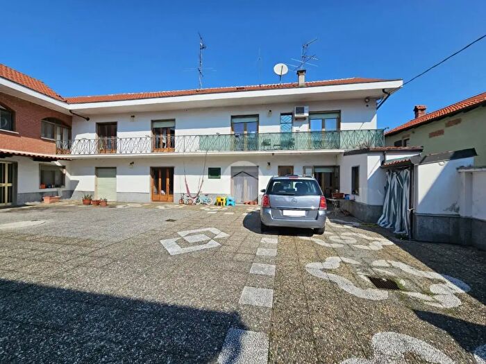 Casa con 10 locali in vendita in Via Nuova, Villareggia