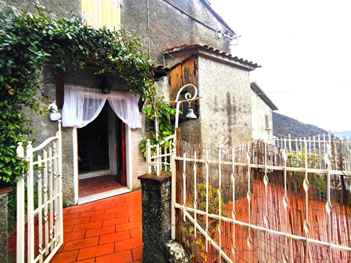 Casa con 5 locali in vendita in Camaiore
