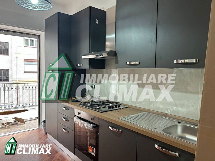 Appartamento trilocale in affitto in Viale Abramo Lincoln, Lincoln, Caserta