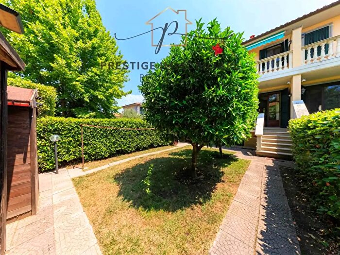 Casa con 5 locali in vendita in Collesalvetti