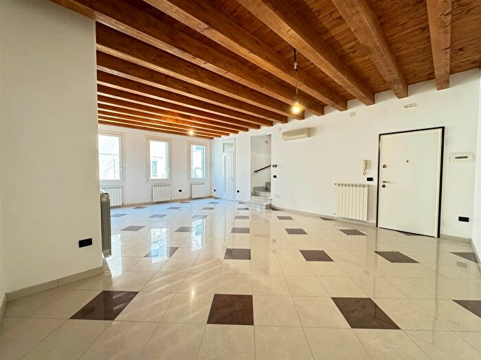 Appartamento con 5 locali in affitto in Campo Muneghette Chioggia Ve, Chioggia