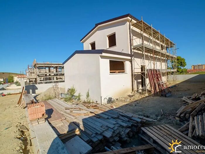 Casa con 5 locali in vendita in Via Nazioni Unite, Crotone