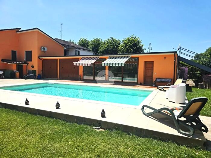 Casa con 5 locali in vendita in Via Pancarana, Voghera