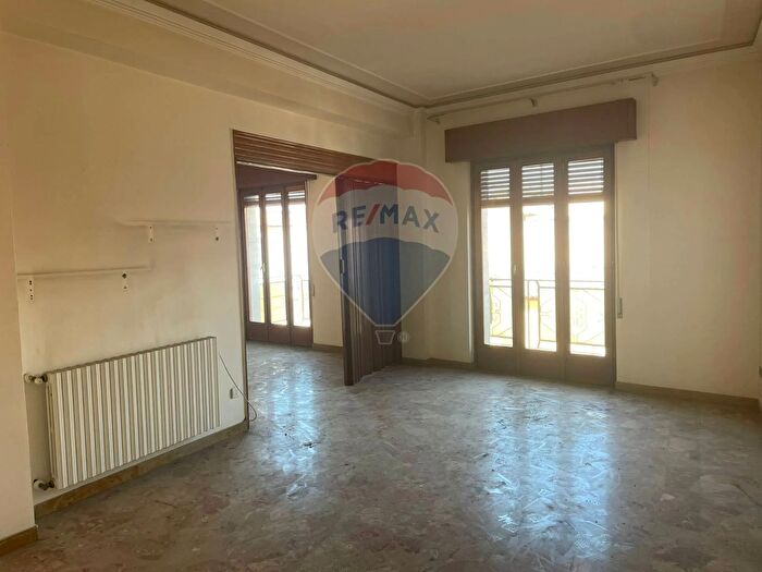 Appartamento con 5 locali in vendita in Via Emanuele Bellia, Paterno
