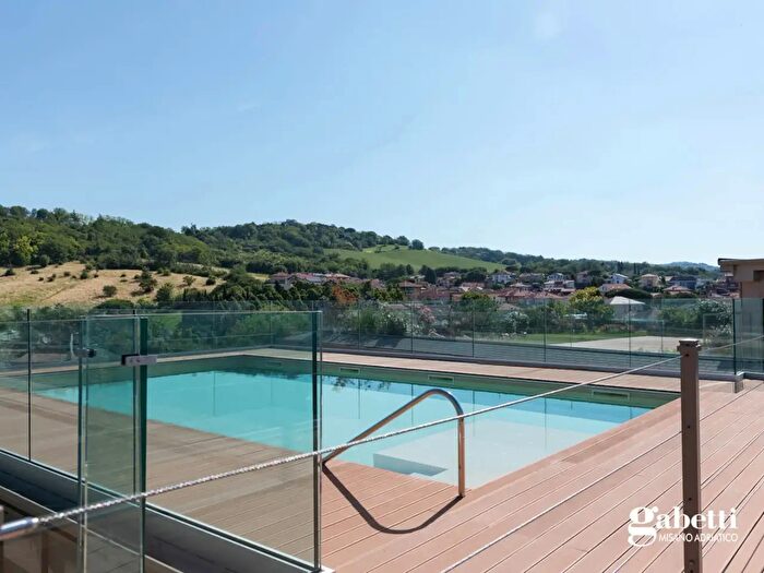 Appartamento con 5 locali in vendita in Via Romagna, Gabicce Mare