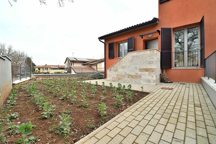Appartamento quadrilocale in vendita in Via Calamandrei, Colle Di Val DElsa