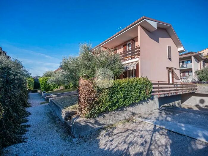 Appartamento trilocale in vendita in Via Giare, Cavaion Veronese