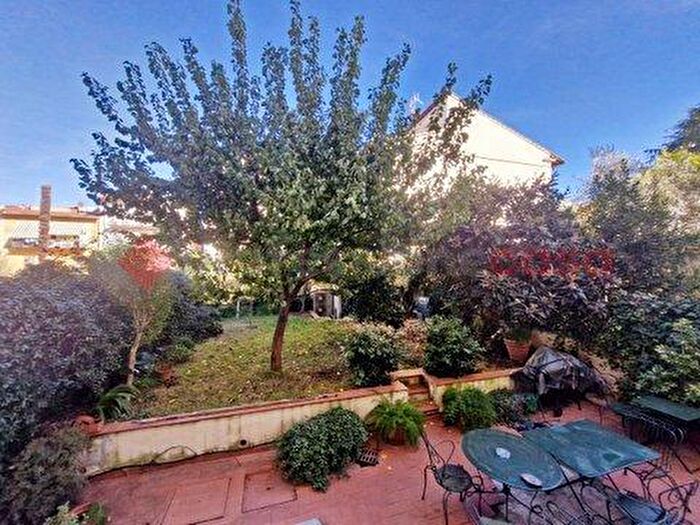 Appartamento con 10 locali in vendita in Via Mameli, Firenze