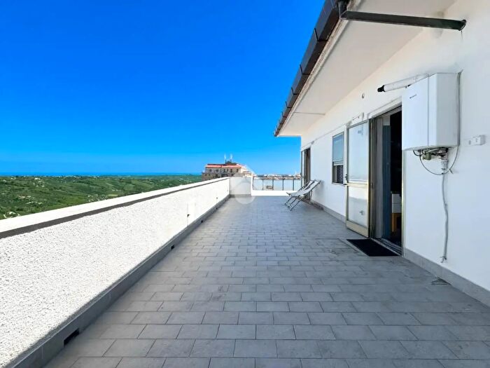 Appartamento trilocale in vendita in Via Padre Bernardo Valera, Chieti