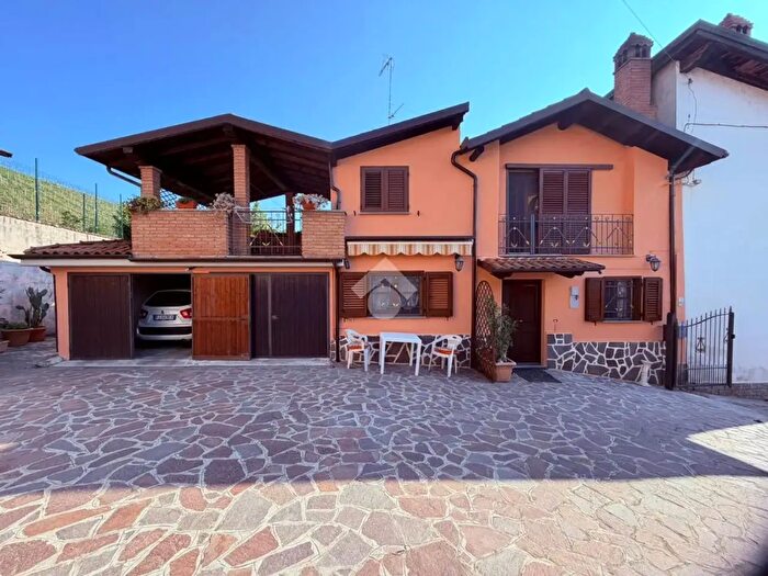 Casa con 5 locali in vendita in Via Roncole, Montescano