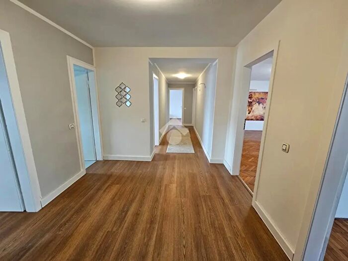 Appartamento con 5 locali in vendita in Via Ortolani, Feltre