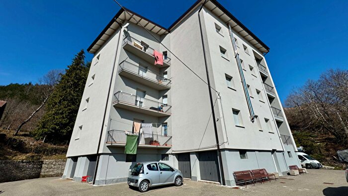 Appartamento trilocale in vendita in Via Burapino, Ventasso