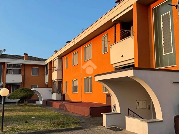 Appartamento trilocale in vendita in Via Circonvallazione, Momo