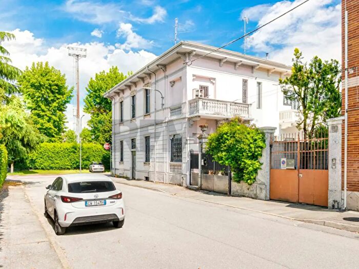 Casa quadrilocale in vendita in Via Pascoli, Busto Arsizio