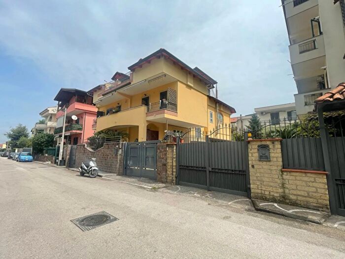 Casa con 10 locali in vendita in Via Campagna, Giugliano In Campania