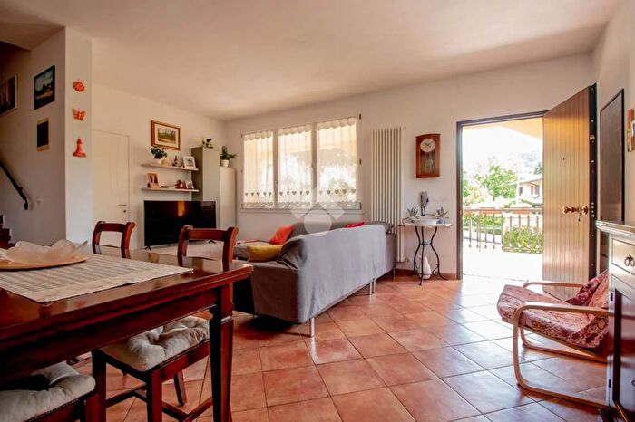 Casa con 8 locali in vendita in Via Schweitzer, Monte San Pietro