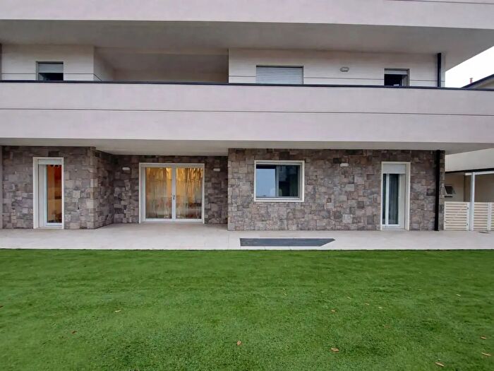 Appartamento quadrilocale in vendita in Via Vincenzo Gemito, Bologna