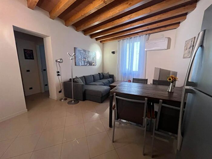 Appartamento bilocale in affitto in Stradone Farnese, Piacenza