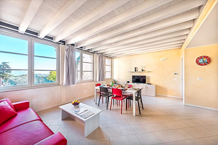 Appartamento con 6 locali in vendita in Via Statale Maderno, Toscolano Maderno