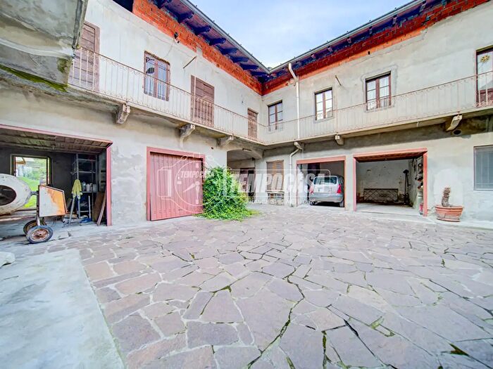 Casa in vendita in Via San Giulio, Cassano Magnago