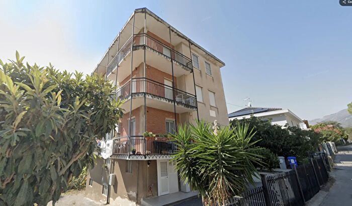 Appartamento trilocale in vendita in Via SantEugenio, Ceriale