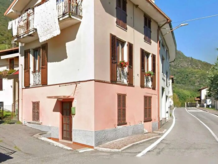 Appartamento bilocale in vendita in Via San Pietro, Rogno