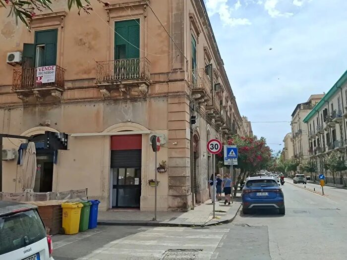 Appartamento trilocale in vendita in Via Nino Bixio, Siracusa