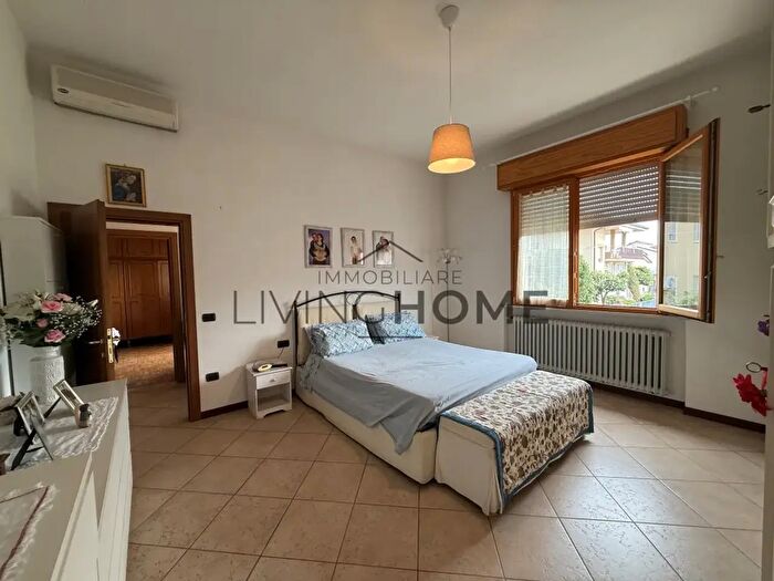 Casa con 8 locali in vendita in Via Italo Svevo, Cesena