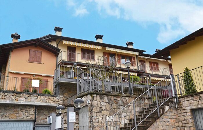 Appartamento bilocale in vendita in Via al Lago Ranzanico, Ranzanico