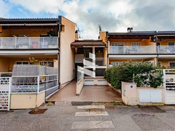 Casa trilocale in vendita in Via Salorno, Roma