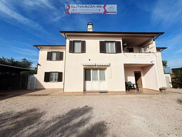 Appartamento trilocale in affitto in Strada Vallelunga, Montalto di Castro