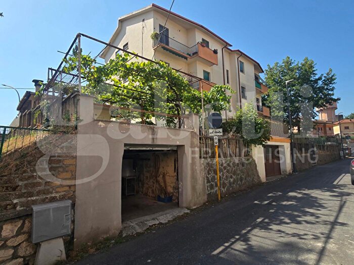 Appartamento trilocale in vendita in Via Pomezia, Colleferro