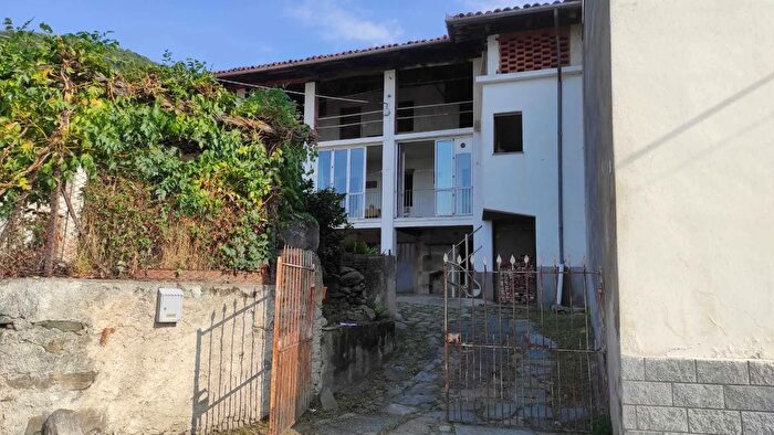 Casa con 5 locali in vendita in Via della Villa, Loranze