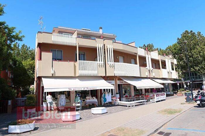 Appartamento trilocale in vendita in Lungomare Grazia Deledda, Cervia