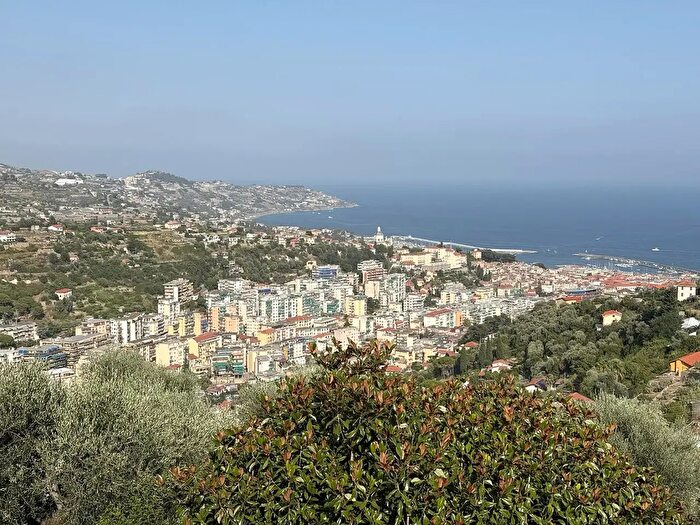 Casa con 7 locali in vendita in Sanremo