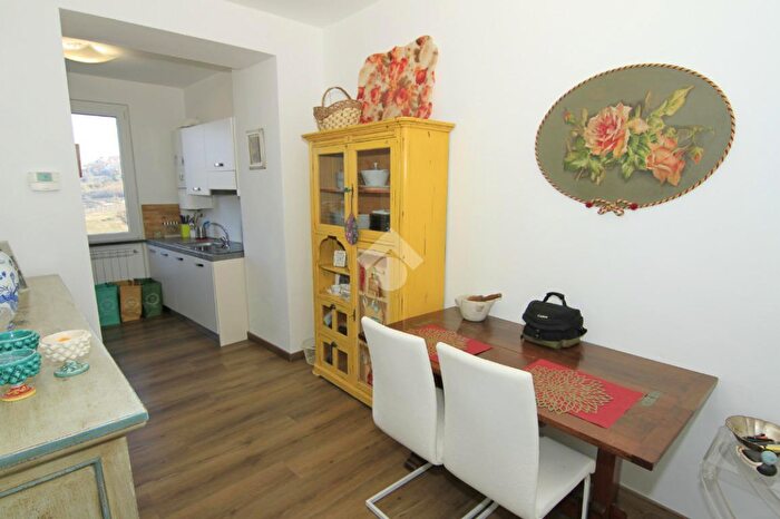 Appartamento trilocale in vendita in Via Regina Margherita, Bosio