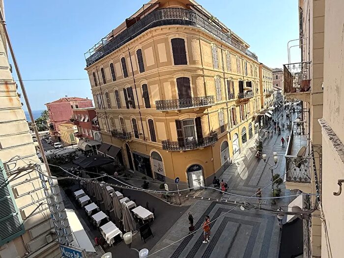 Appartamento con 5 locali in vendita in Sanremo