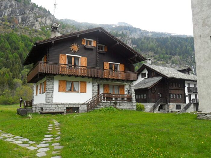 Appartamento trilocale in affitto in Centro Abitato Pecetto, Staffa, Macugnaga